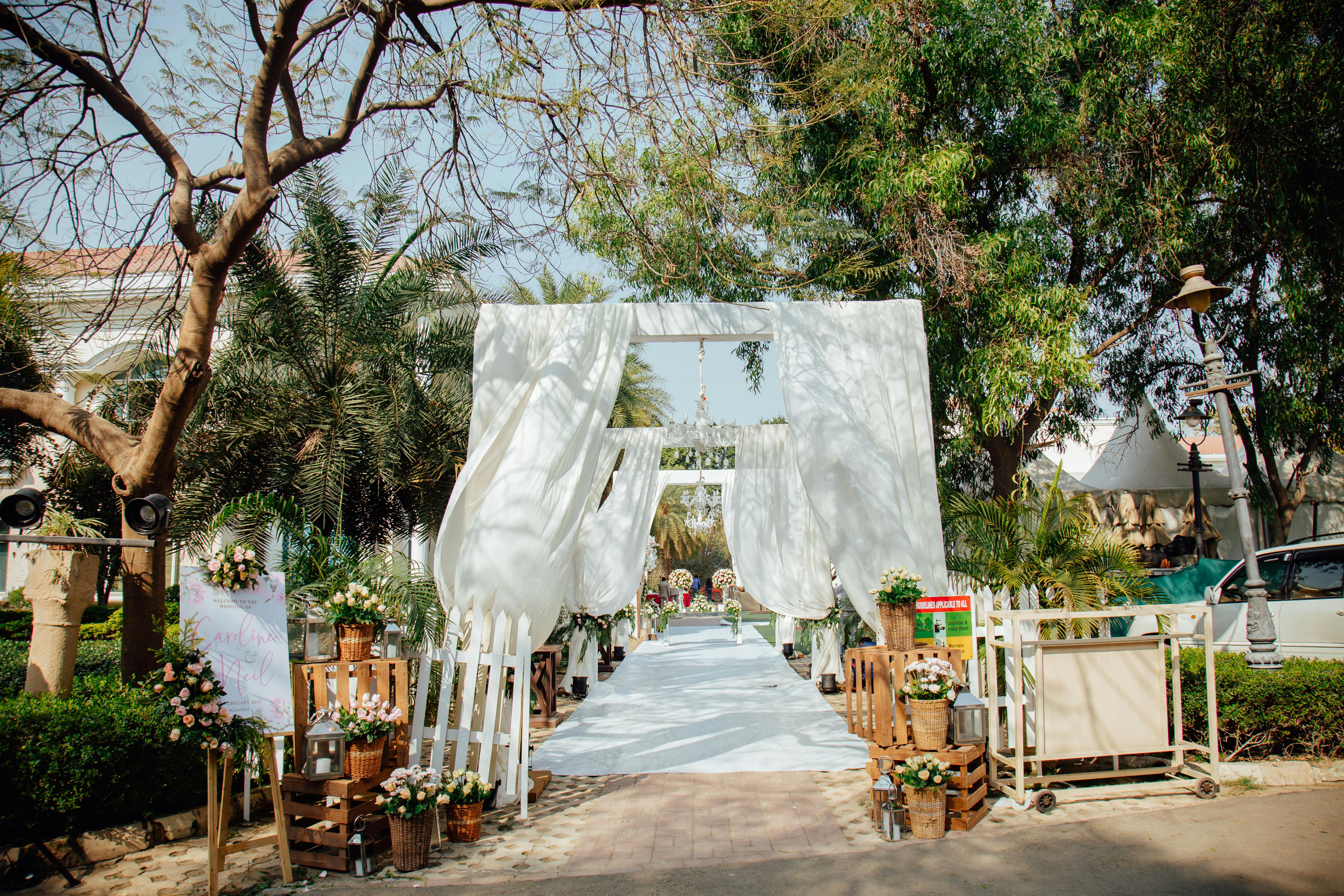 Top Wedding Arch Styles for Different Seasons